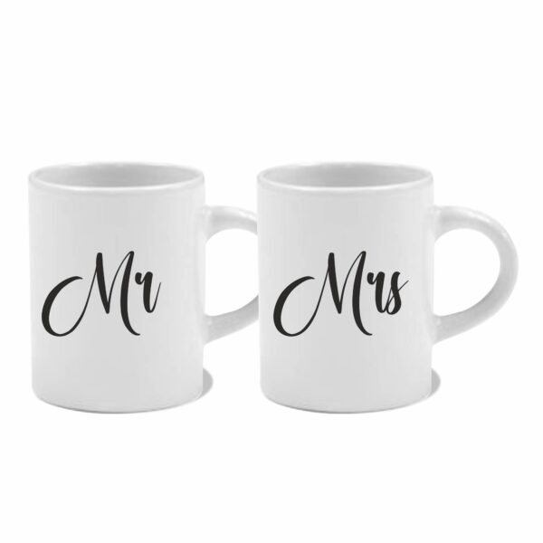 Mr & Mrs - Σετ Χριστουγεννιάτικες Κούπες Espresso! Χειροποίητες Χριστουγεννιάτικες Κούπες με την δυνατότητα να έχουμε το όνομα του ατόμου που θέλουμε να το δωρίσουμε! Ιδανικό δώρο για τον φίλο, τη φίλη, το δάσκαλο, τη δασκάλα κλπ Αναφέρετε στις παρατηρήσεις το όνομα που θέλετε να βάλουμε στη κούπα! Προσωποποιημένες κούπες για ένα ξεχωριστό δώρο. Γιορτάστε την πιο όμορφη γιορτή της χρονιάς διακοσμώντας το τραπέζι του πρωινού ή τον χώρο σας με τις θεματικές Χριστουγεννιάτικες κούπες της Craftbox! Μπορείτε να τις κάνετε δώρο ή σκέτες ή γεμίζοντάς τες με λιχουδιές ή ζαχαρωτά